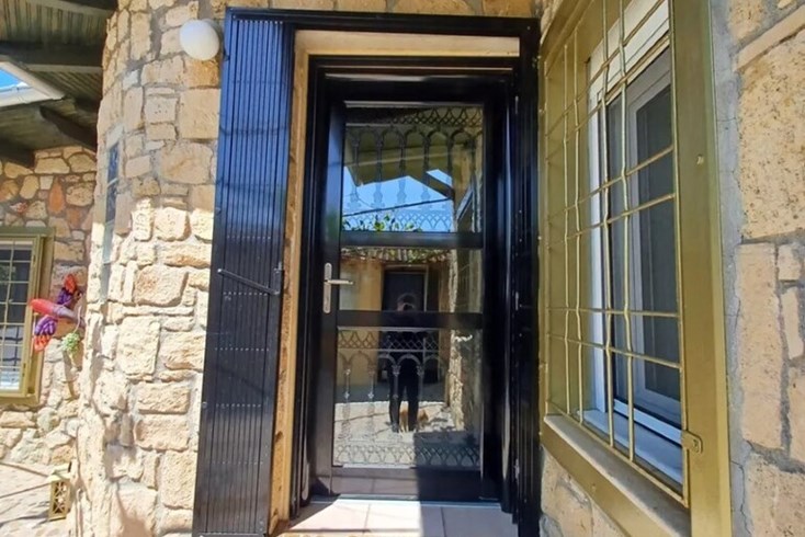 Realty photo 3