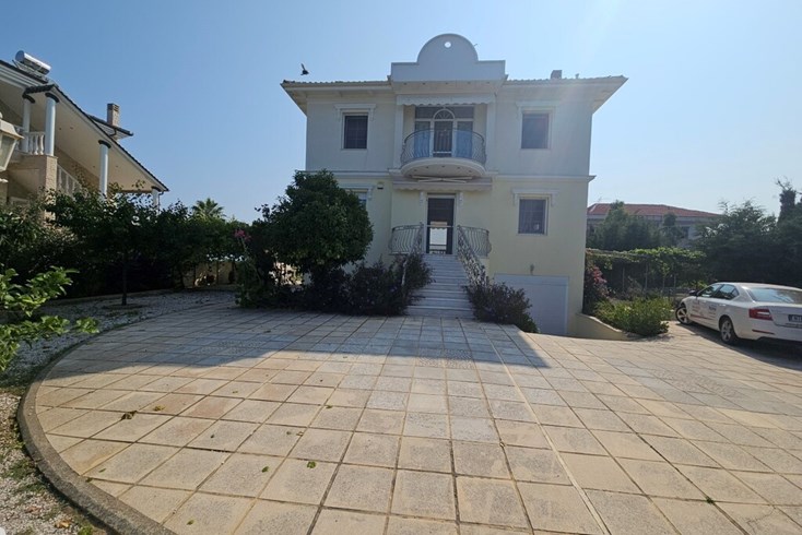 Realty photo 1