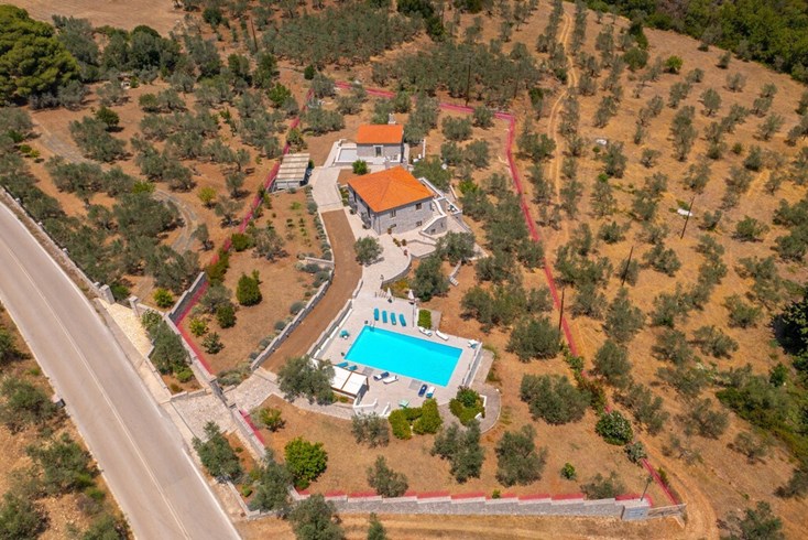 Realty photo 1