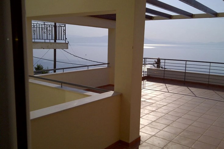 Realty photo 2