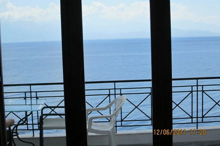 Realty photo 3
