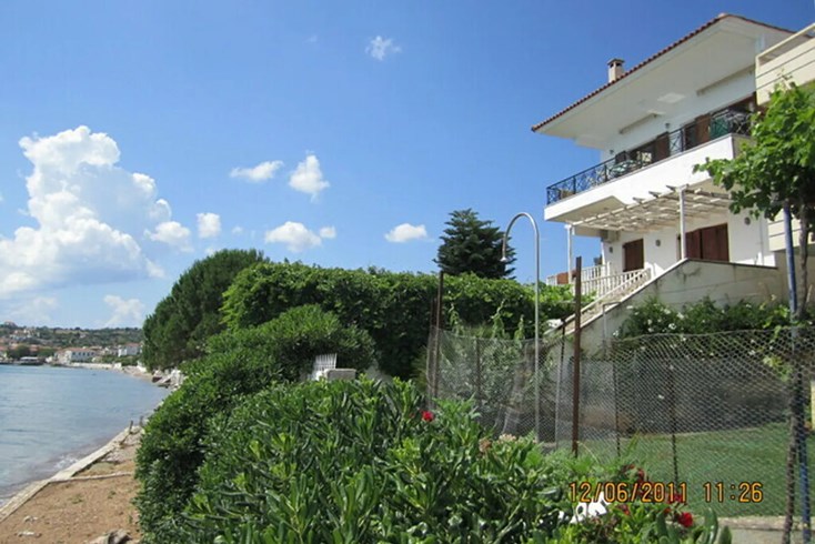 Realty photo 1