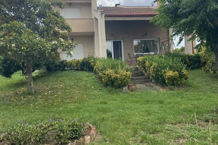 Realty photo 1