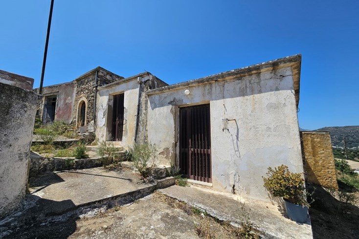 Realty photo 1