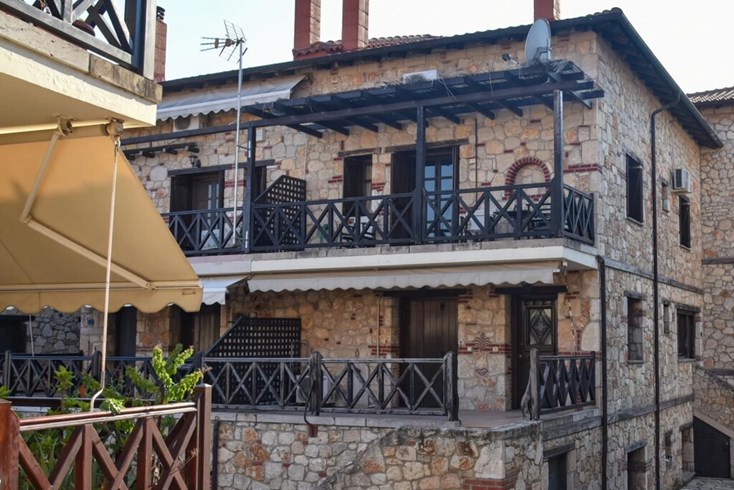 Realty photo 1