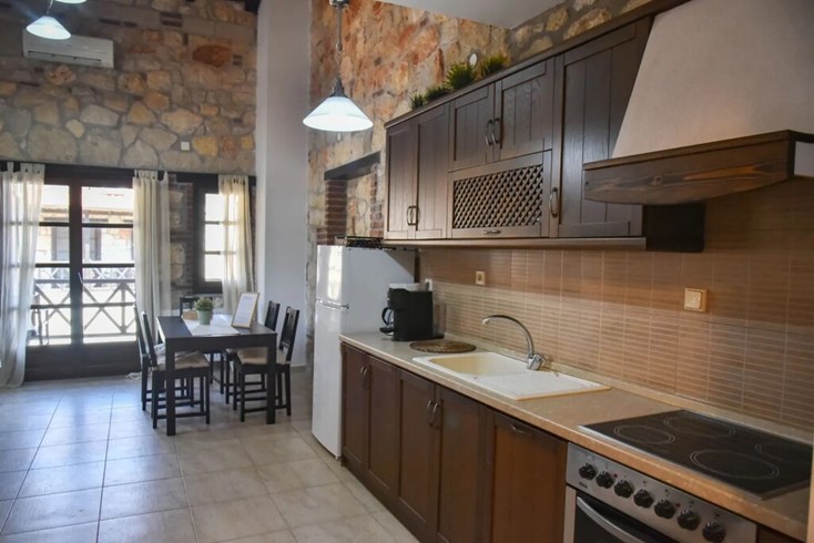 Realty photo 2