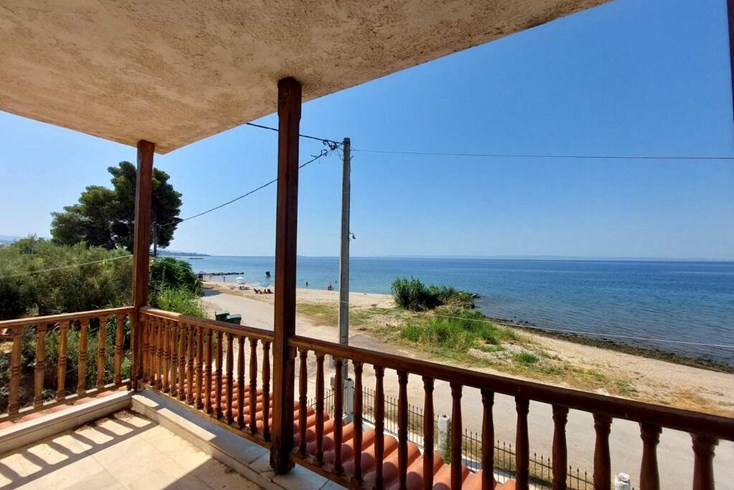 Realty photo 1