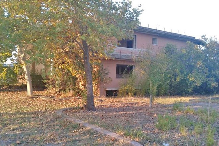 Realty photo 2