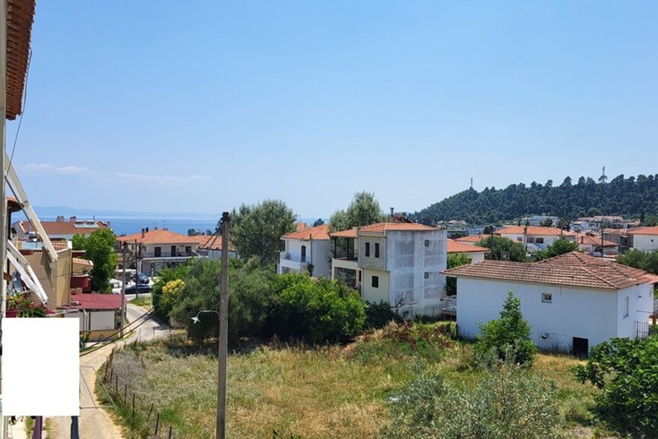 Realty photo 1