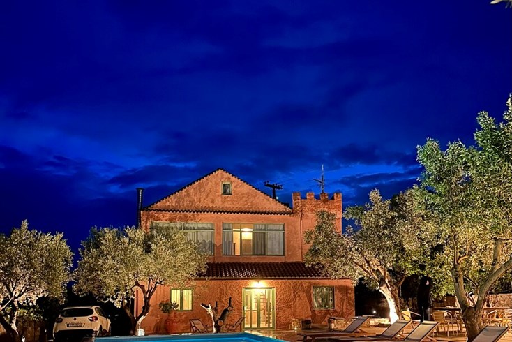 Realty photo 1