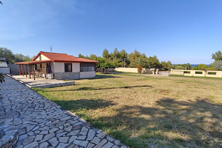 Realty photo 1
