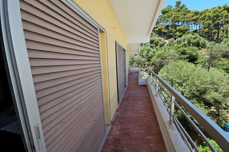 Realty photo 2