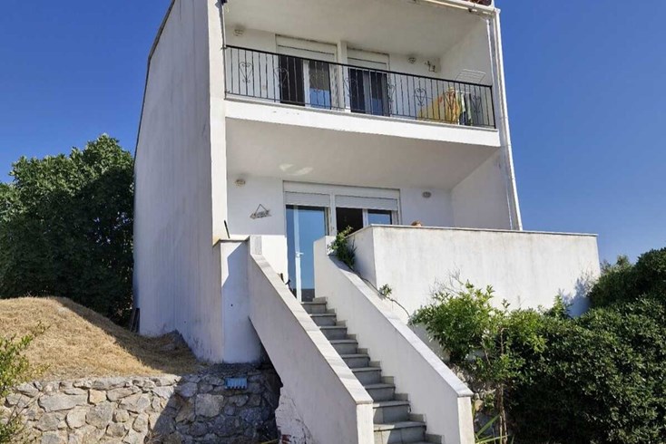 Realty photo 1