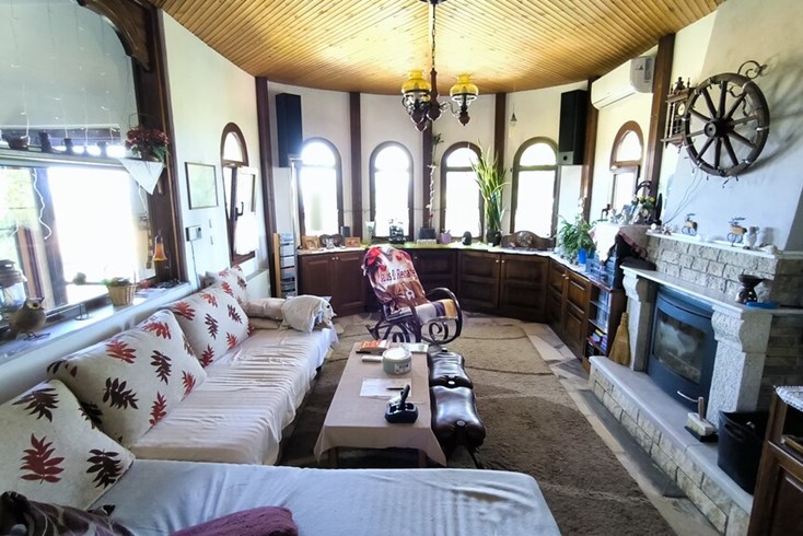 Realty photo 2