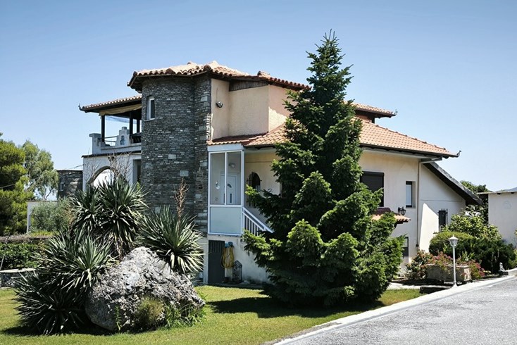 Realty photo 1