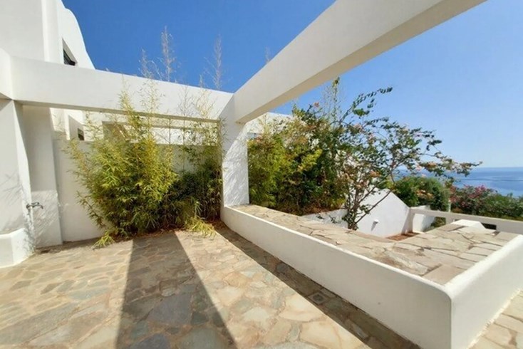 Realty photo 2