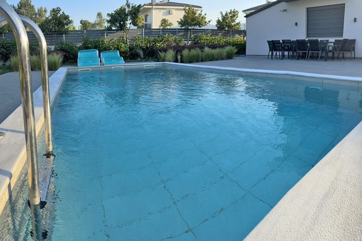 Realty photo 2
