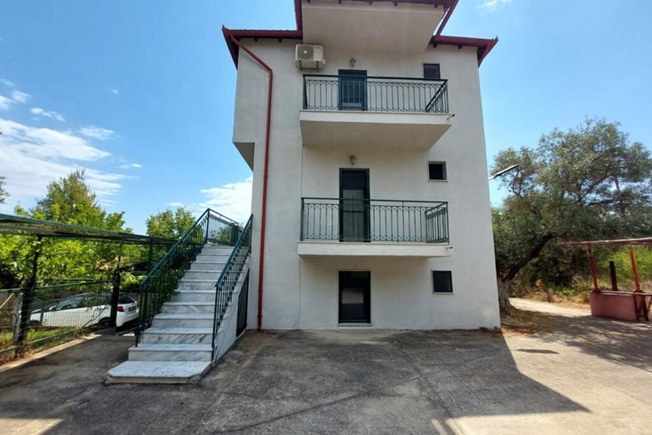 Realty photo 1