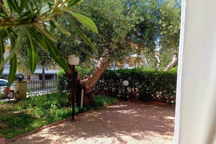 Realty photo 1