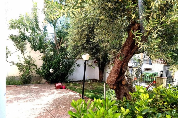 Realty photo 2