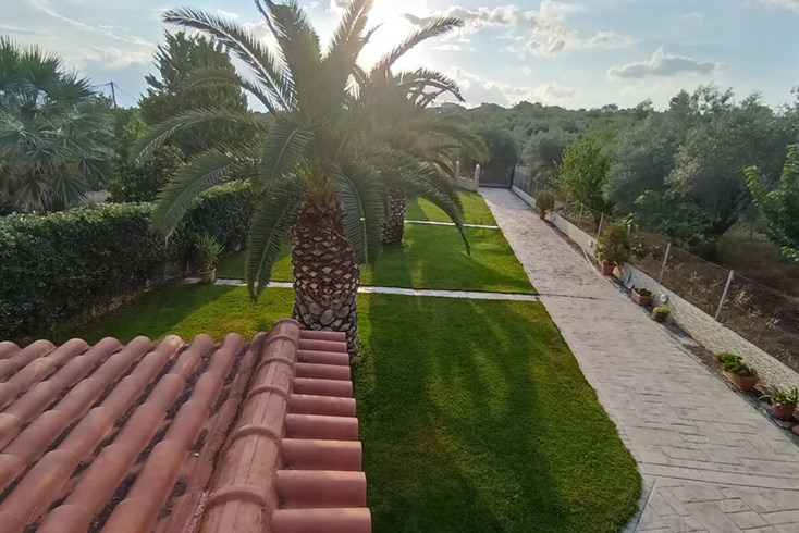 Realty photo 3