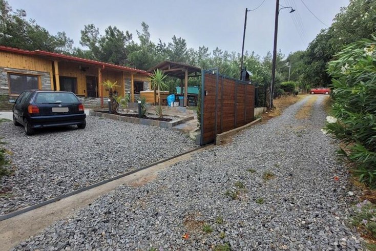 Realty photo 1