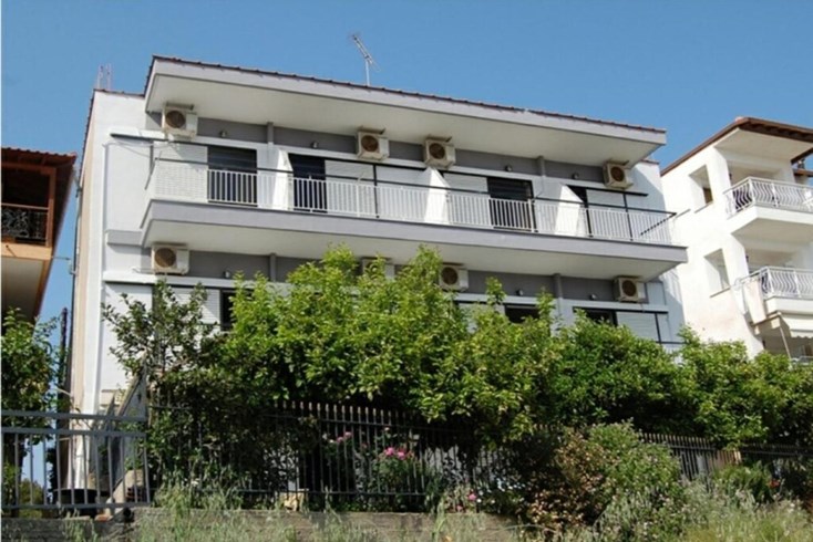 Realty photo 1