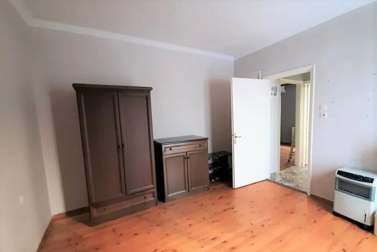 Realty photo 1