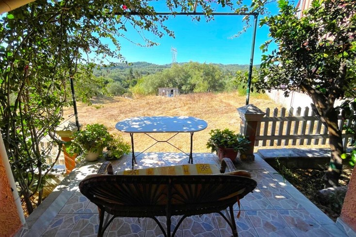 Realty photo 1