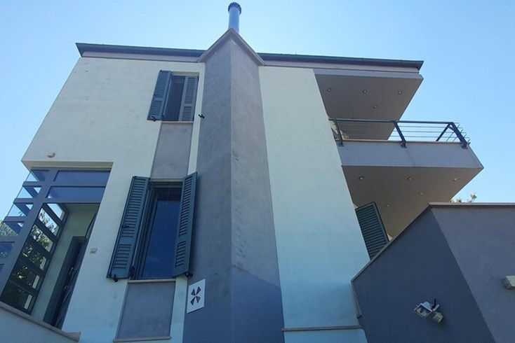 Realty photo 3