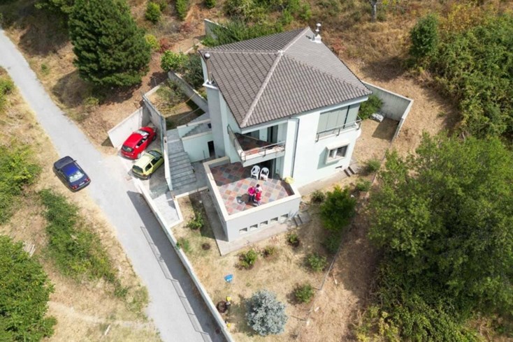 Realty photo 1