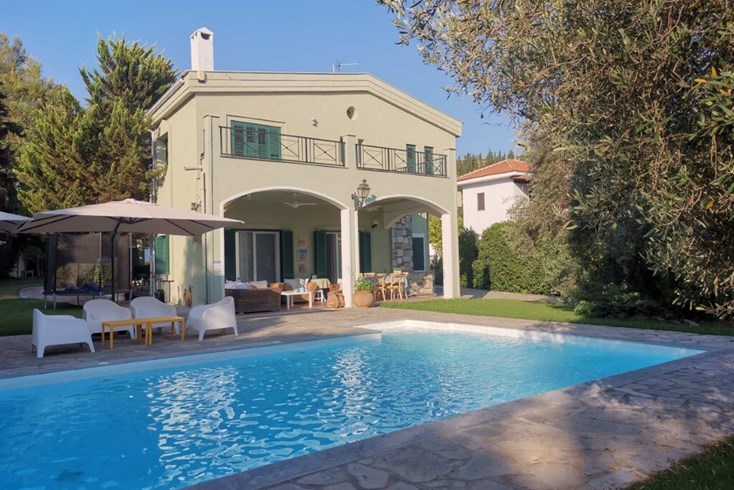 Realty photo 1