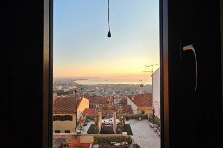 Realty photo 1