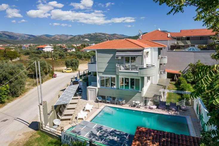 Realty photo 2