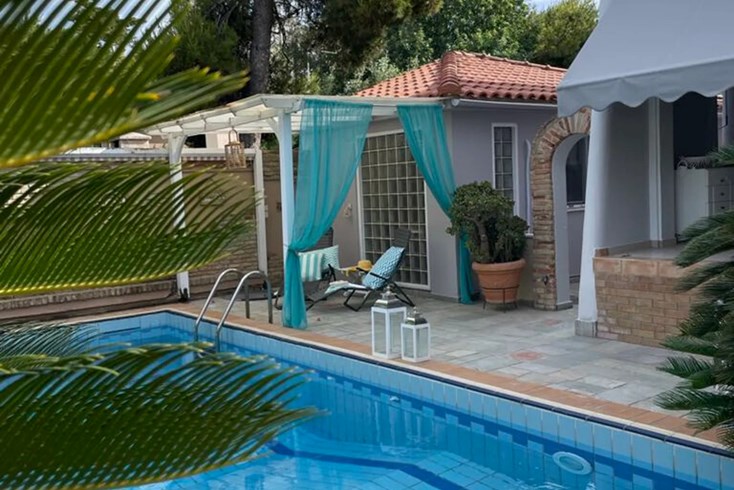 Realty photo 1