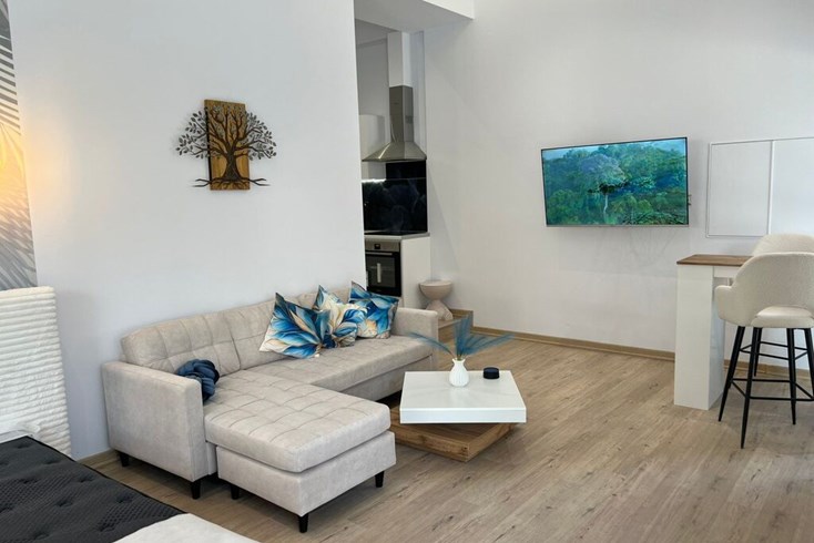 Realty photo 2
