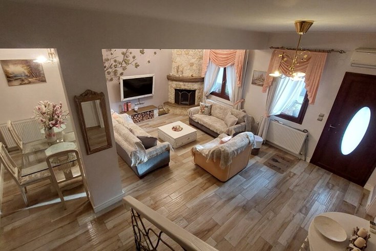 Realty photo 3