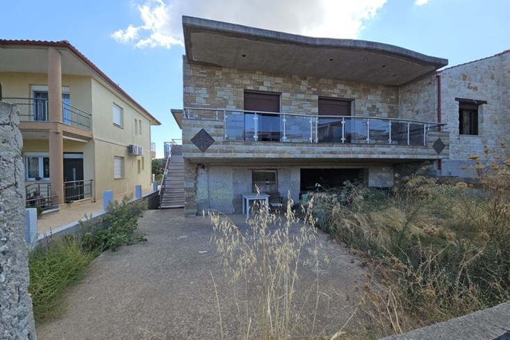 Realty photo 1