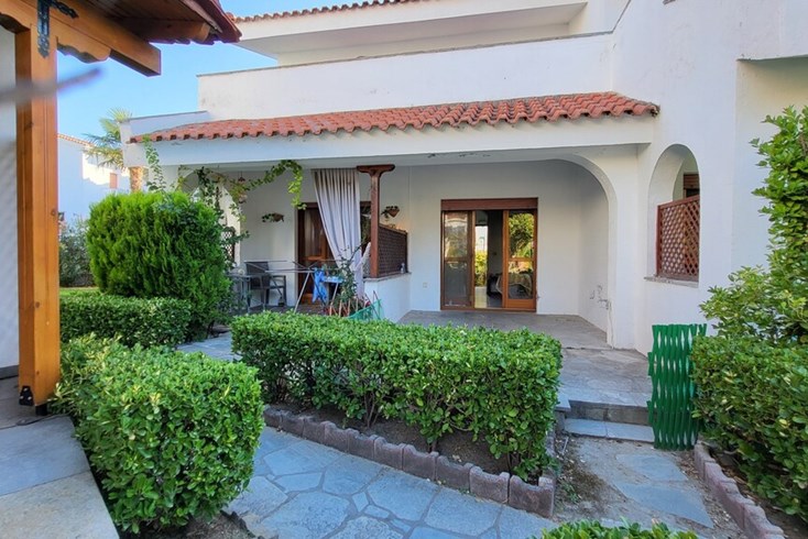 Realty photo 1
