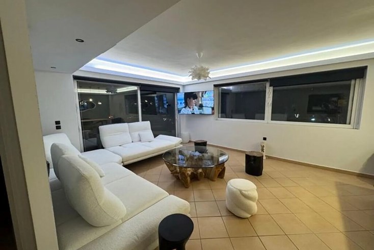 Realty photo 1