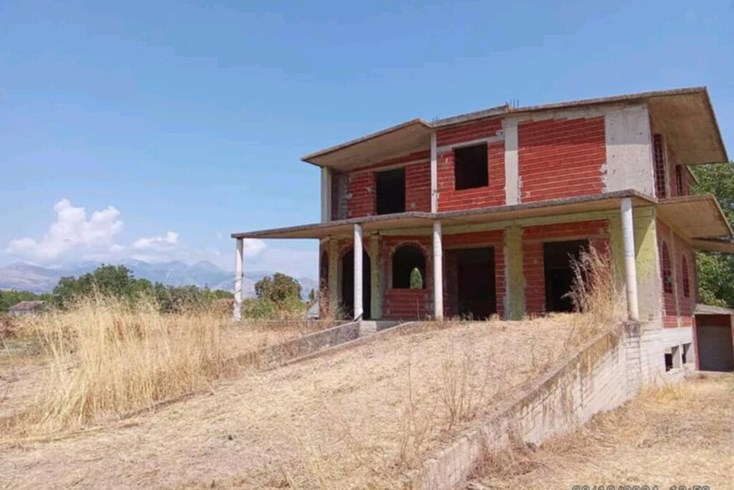 Realty photo 2