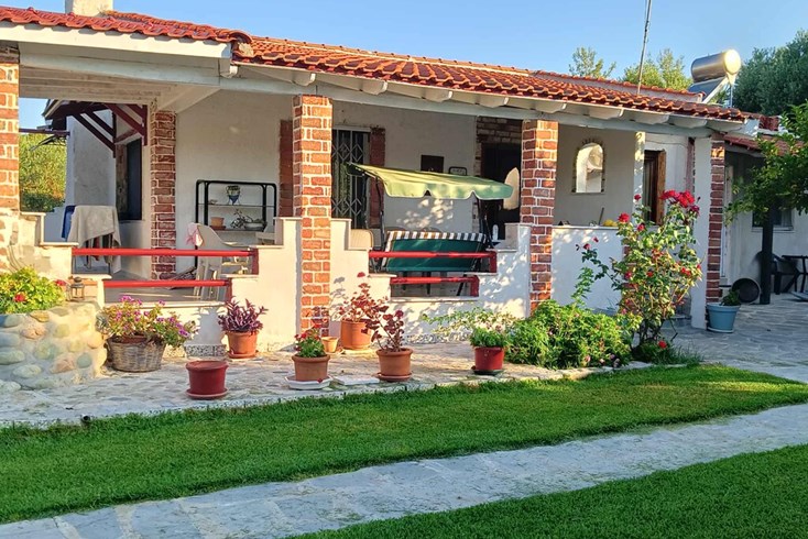 Realty photo 1