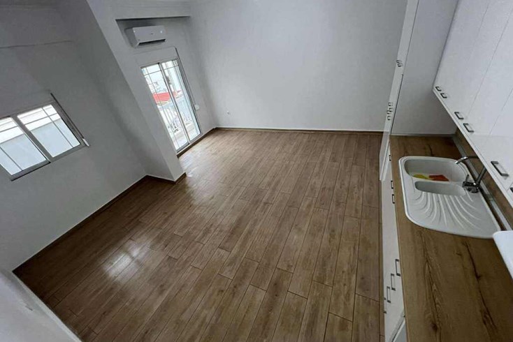 Realty photo 1