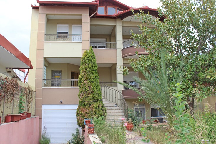Realty photo 2