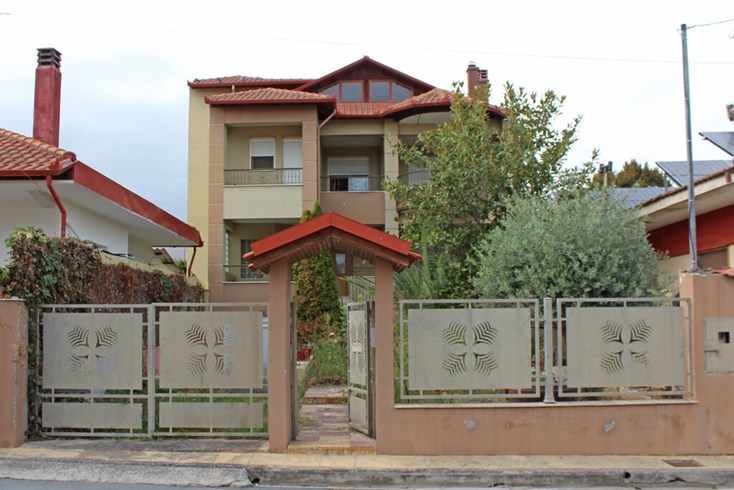 Realty photo 1