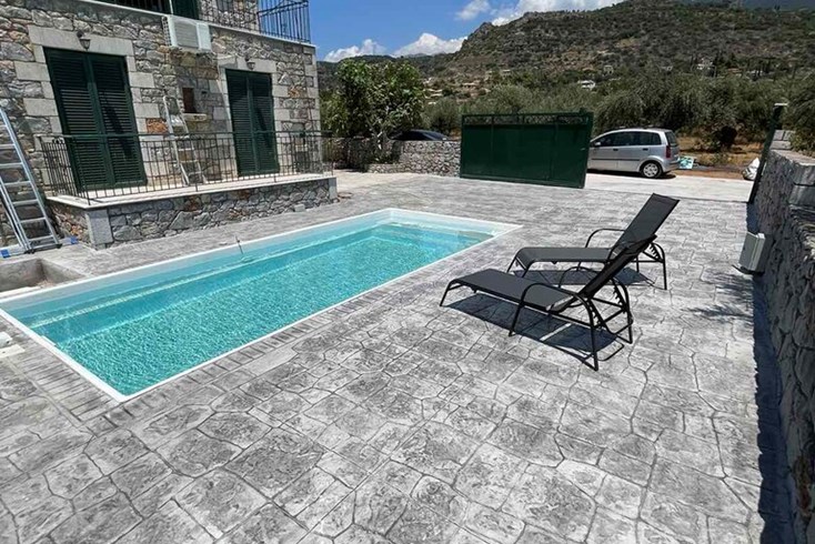 Realty photo 2