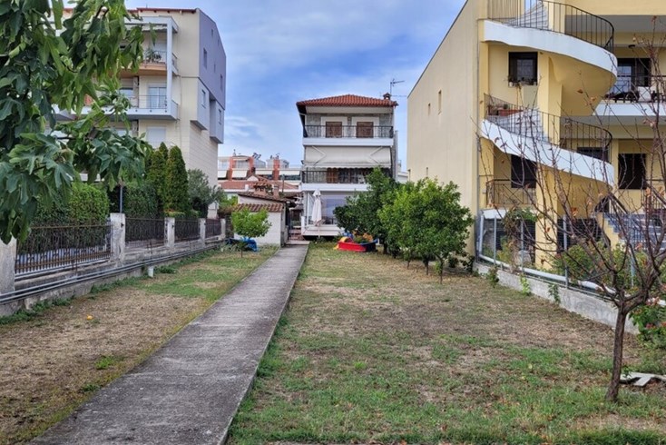 Realty photo 1