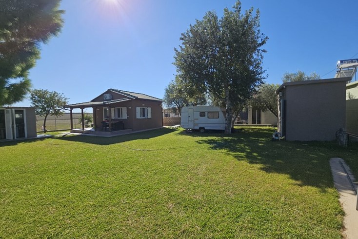 Realty photo 1