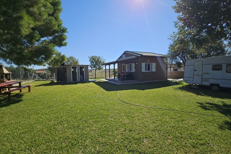 Realty photo 3