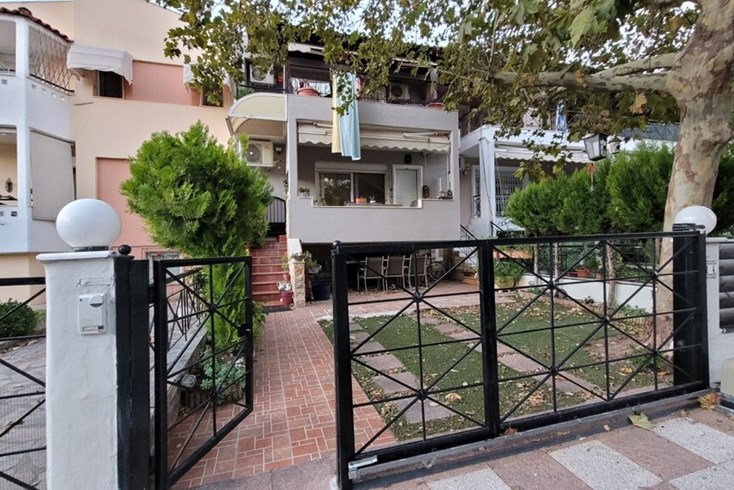 Realty photo 1